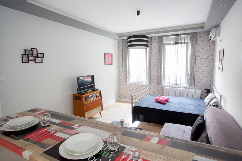 Lea Apartment Belgrad Exteriör bild
